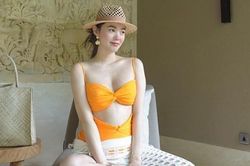 Minh Hằng diện bikini khoe dáng gợi cảm khi mang bầu