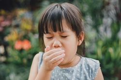 Những dấu hiệu nguy hiểm không được lơ là khi sốt ở trẻ