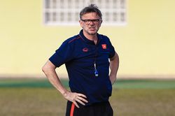 HLV Troussier phải sửa nhiều nếu muốn thắng U22 Singapore