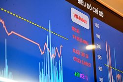 Nhà đầu tư ngoại rút ròng gần 2.800 tỷ đồng
