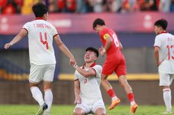 Trung vệ U22 Việt Nam phản lưới nhà được động viên