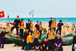 Nhộn nhịp tạo dáng bên làng chài giữa phố biển Sầm Sơn