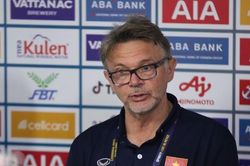 HLV Philippe Troussier: 'Lẽ ra chúng ta có thể ghi nhiều bàn thắng hơn'