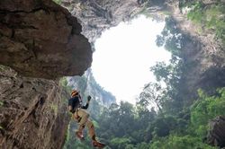 Khám phá hố sụt Kong sâu nhất và đẹp nhất Việt Nam