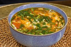 Nấu canh cà chua trứng muốn nổi vân đẹp, thơm ngon, không tanh nhớ làm theo mẹo này