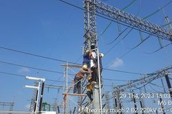 Công trình treo dây mạch 2 đường dây 220 kV Dốc Sỏi – Quảng Ngãi nguy cơ chậm tiến độ