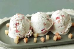 Làm kem đào sữa chua mát lạnh cho ngày hè