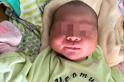 Bé gái sơ sinh nặng 4 kg bị bỏ rơi giữa đường