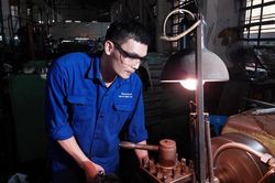 Người thợ tiện vạn năng luôn coi máy móc là 'người bạn đồng hành'