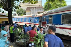 Điều tra vụ tàu SE1 trật bánh gây ách tắc giao thông tại Huế