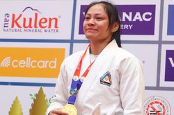 Bất ngờ thắng 'biểu tượng' jujitsu Campuchia, nữ võ sĩ Philippines bật khóc trên bục nhận huy chương
