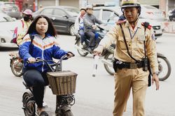 Nhiều trẻ chấn thương nặng vì xe đạp điện