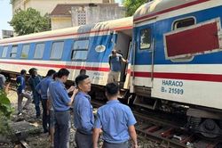 Tàu khách Bắc - Nam khi qua Huế bất ngờ trật bánh
