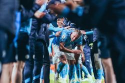 Haaland tiết lộ bị… đánh bầm lưng vì hàng rào danh dự của Man City