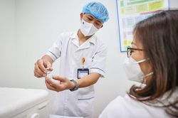 Ngày 4/5: Ghi nhận 2.233 ca mắc mới COVID-19 và 130 ca phải thở ôxy