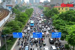Giao thông Hà Nội ùn tắc nghiêm trọng sau nghỉ lễ