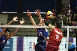 SEA Games 32: Bóng chuyền nam Việt Nam lâm thế khó khi thua ngược Thái Lan