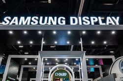 Samsung, LG đầu tư hàng tỷ USD, chờ Apple 'gõ cửa'