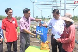 Hỗ trợ hàng chục gia đình bị thiệt hại nặng do lốc xoáy