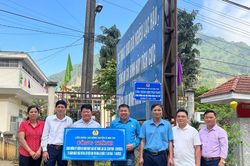 Khánh thành công trình 'Điện thắp sáng' tại xã Sán Chải