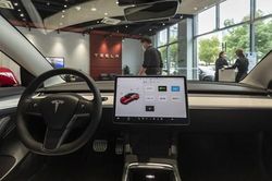 Tesla tăng giá các mẫu xe cao cấp S, X thêm 2.750 USD tại Trung Quốc