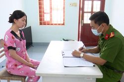 Bắt tạm giam cô gái gây thương tích cho bạn gái cũ của người yêu