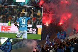 Napoli vô địch Serie A sớm 5 vòng, CĐV tràn xuống sân ăn mừng cuồng nhiệt