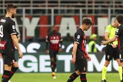 Serie A: Thành Milan, hai nửa sáng tối