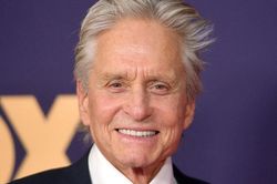 Michael Douglas nhận Cành cọ Vàng danh dự tại LHP Cannes