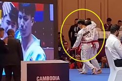 Ôm nhau khóc nức nở vì bị xử ép, 2 võ sĩ Thái Lan bất ngờ nhận tràng pháo tay từ CĐV Campuchia