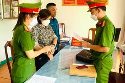 Bắt nữ kế toán trung tâm y tế ở Quảng Nam lừa đảo chiếm đoạt gần 22 tỷ đồng