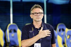 U22 Việt Nam: Thấy gì ở cách HLV Troussier dụng binh