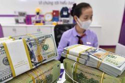 Lãi suất tiết kiệm ngày 5/5: Tiếp tục giảm, gửi tiền ngân hàng nào lợi nhất?