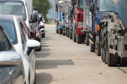 Vẫn ùn tắc căng thẳng tại 184 trung tâm đăng kiểm ở 43 tỉnh thành
