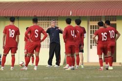 HLV Troussier áp dụng điều chưa từng có trong tiền lệ với U22