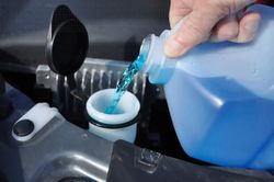 Cách kiểm tra nước làm mát ô tô đơn giản