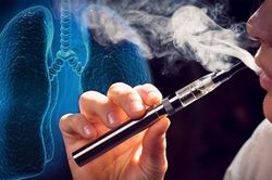 Nhiều học sinh bị ngộ độc, Bộ Y tế đề nghị siết chặt mua bán thuốc lá điện tử