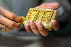 Giá vàng hôm nay (ngày 5/5): Tăng cao kỷ lục rồi lại giảm
