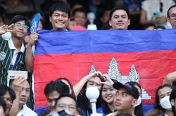 CĐV Campuchia bỏ về sớm, sân nghìn tỷ trống vắng dù lễ khai mạc SEA Games 32 chưa kết thúc