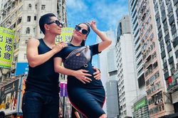Mẹ bầu Khánh Thi tình tứ bên Phan Hiển tại Hongkong