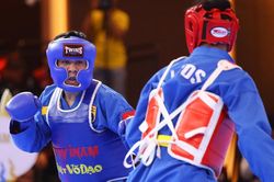 Chiến thắng nhờ knock out, võ sĩ Việt Nam vẫn dừng bước ở bán kết trước con trai 'vua Kun Khmer'