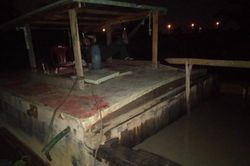 Tạm giữ hai phương tiện hút cát trái phép trên sông Đồng Nai