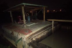 Lực lượng Biên phòng TPHCM bắt giữ 2 ghe khai thác cát trái phép