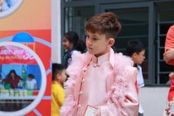 Mẫu nhí lai 7 tuổi sở hữu thành tích học tập ấn tượng
