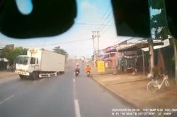 'Hú hồn' xe tải văng trục bánh sau khi đang chạy trên đường