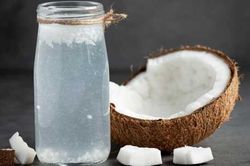 Lý do nên rửa mặt bằng nước dừa vào mùa hè