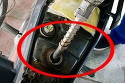 Đổ xăng đừng hô đầy bình, 100k hay 50k: Làm ngay 5 cách này tiết kiệm tiền triệu hàng tháng