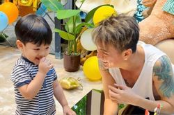 Đàm Vĩnh Hưng đi diễn xa nhà, quý tử Polo lộ vẻ buồn bã, nói một câu khiến dân tình 'tan chảy'
