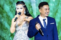 Võ Hạ Trâm sửa lời khi hát 'Hoa nở không màu' của Hoài Lâm: Dân mạng phản ứng thế nào?