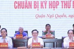 Chủ tịch Quốc hội Vương Đình Huệ tiếp xúc cử tri TP Hải Phòng